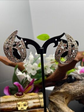 Ora clip earrings vintage
